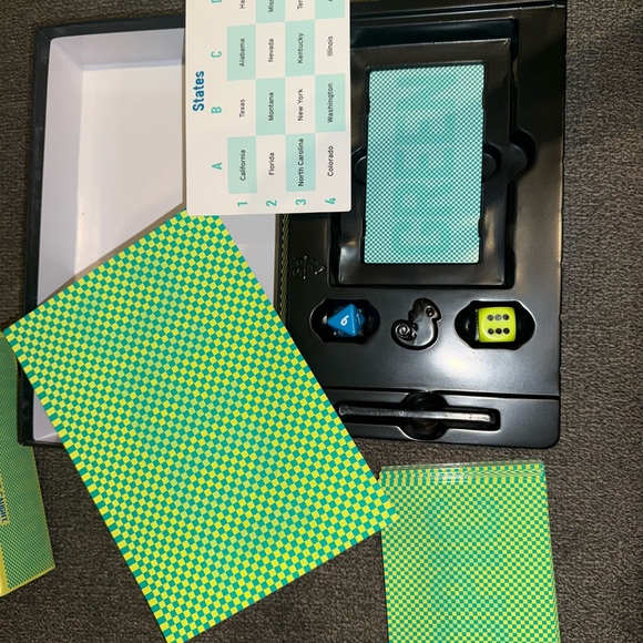 Chameleon board game fun family date Big Potato Blend In Party Game (pen missing - Picture 15 of 15